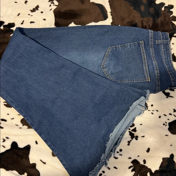 Flare Jeans - Picture 2 of 3